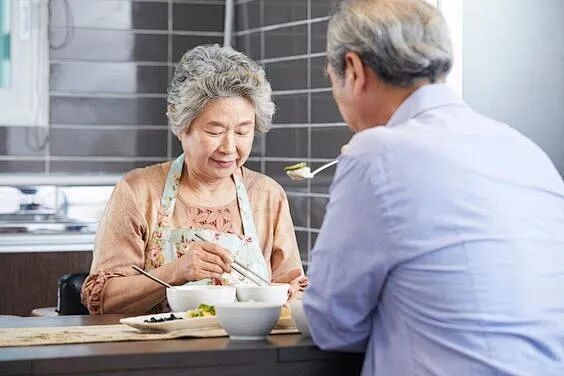 從“易食”到“精準(zhǔn)”，銀發(fā)健康食品創(chuàng)新趨勢(shì)